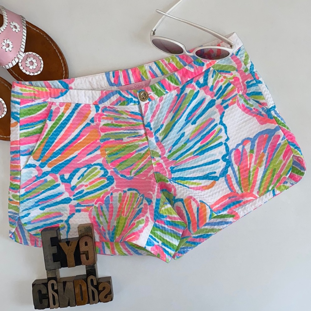 🌴LILLY PULITZER ‘Addie’ Short in Shellebrate Print Resort White (Multi) Color